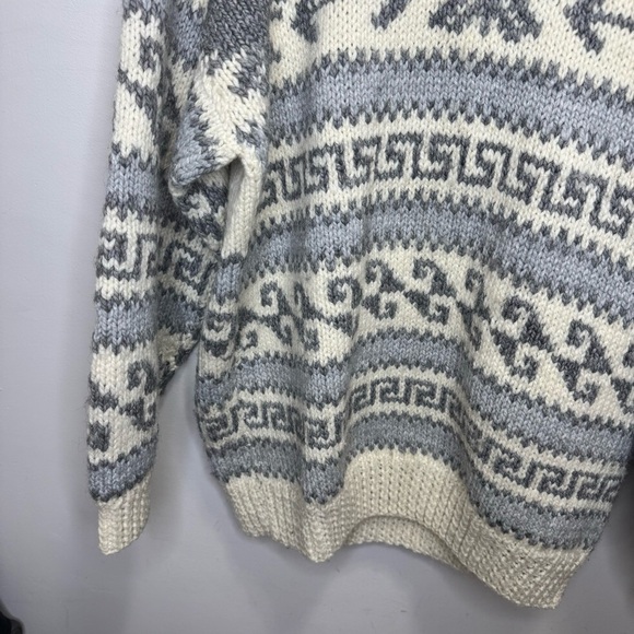 Vintage Handknit Cowichan Style Crewneck Sweater Size Medium - Picture 4 of 11